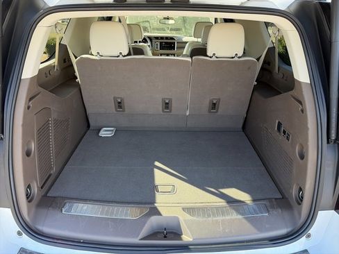 Used 2023 GMC Yukon XL Denali image 6