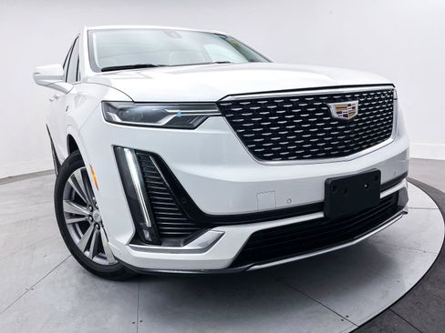 Used 2024 Cadillac XT6 Premium Luxury image 3