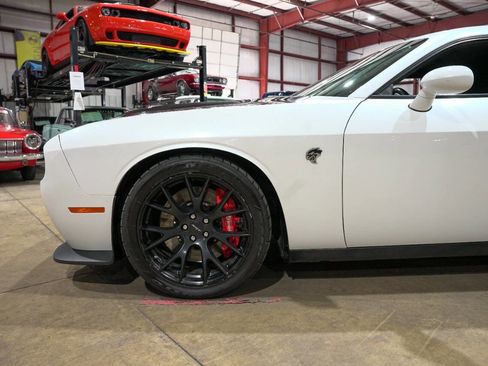Used 2016 Dodge Challenger SRT Hellcat RWD image 3