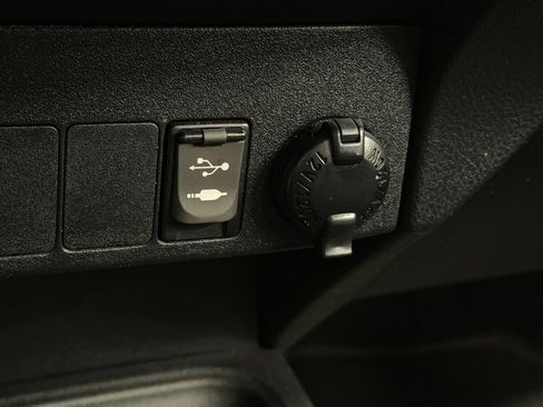 Used 2017 Toyota RAV4 XLE AWD/4WD image 27