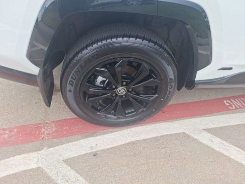 Used 2025 Toyota RAV4 SE image 13