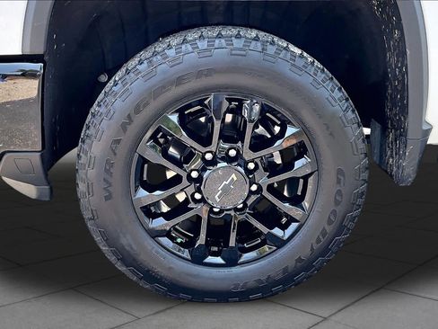 Used 2025 Chevrolet Silverado 2500 LT w/ Trail Boss Package AWD/4WD image 11