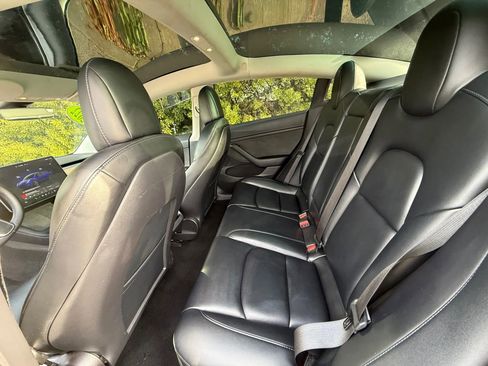 Used 2022 Tesla Model 3 Standard Range image 42