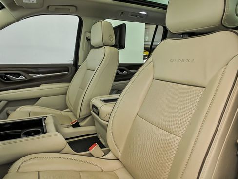 Used 2021 GMC Yukon XL Denali w/ Denali Ultimate Package AWD/4WD image 14