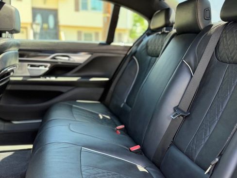 Used 2019 BMW 750i xDrive w/ Executive Package AWD/4WD image 13