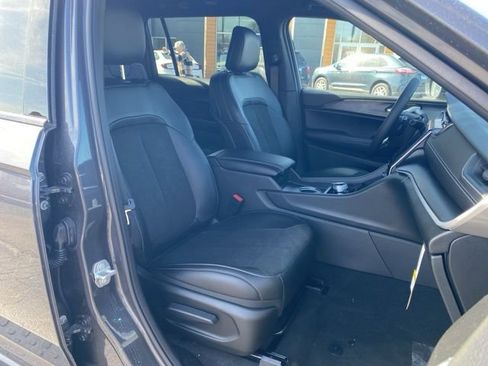 New 2025 Jeep Grand Cherokee L Laredo image 22