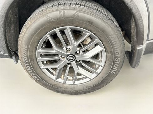 Used 2024 Nissan Rogue S FWD image 11