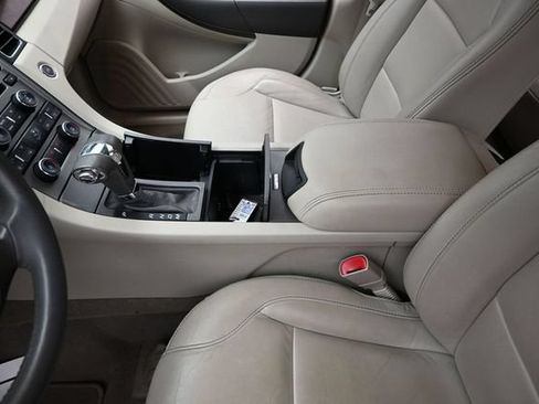 Used 2010 Ford Taurus SEL FWD image 25