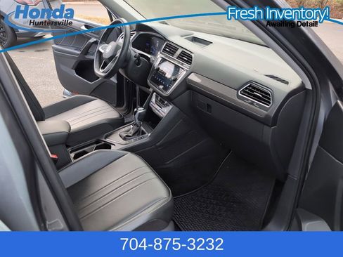 Used 2023 Volkswagen Tiguan SE w/ Panoramic Sunroof Package image 15