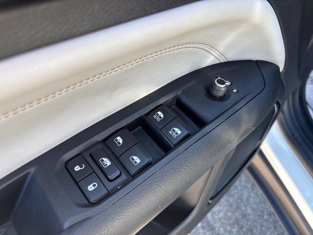 Used 2024 Jeep Compass Limited AWD/4WD image 17