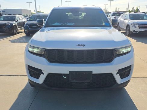 Certified 2024 Jeep Grand Cherokee Altitude AWD/4WD image 8