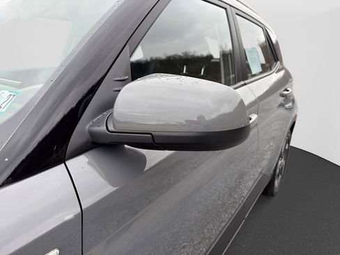 Certified 2022 Hyundai Venue SEL image 11