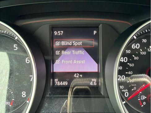 Used 2021 Volkswagen Golf 4-Door FWD image 21