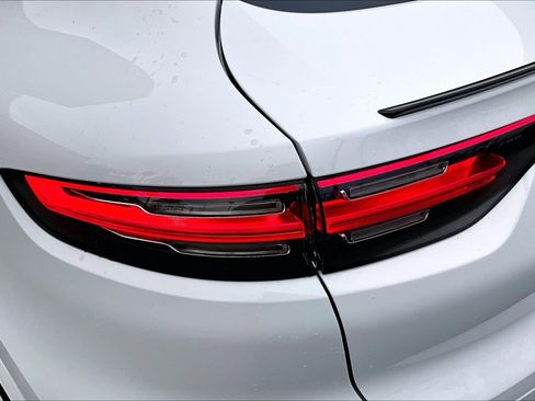 Used 2023 Porsche Cayenne Platinum Edition image 29