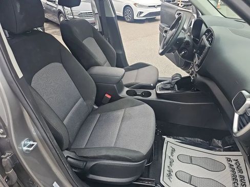 Used 2025 Kia Soul LX w/ LX Technology Package image 22