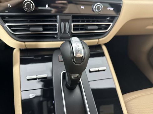 Certified 2023 Porsche Macan Turbo AWD/4WD image 33