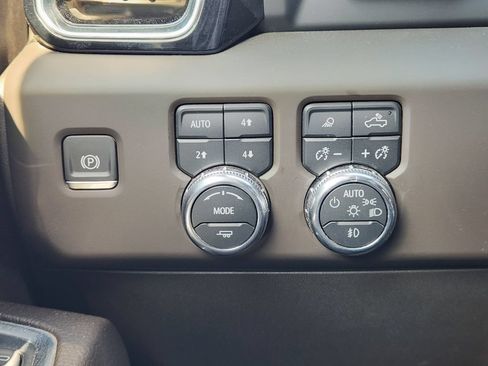 Used 2024 GMC Sierra 2500 Denali w/ Denali Reserve Package AWD/4WD image 21