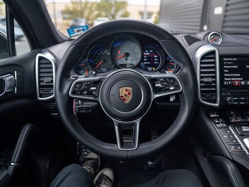 Used 2017 Porsche Cayenne S image 6