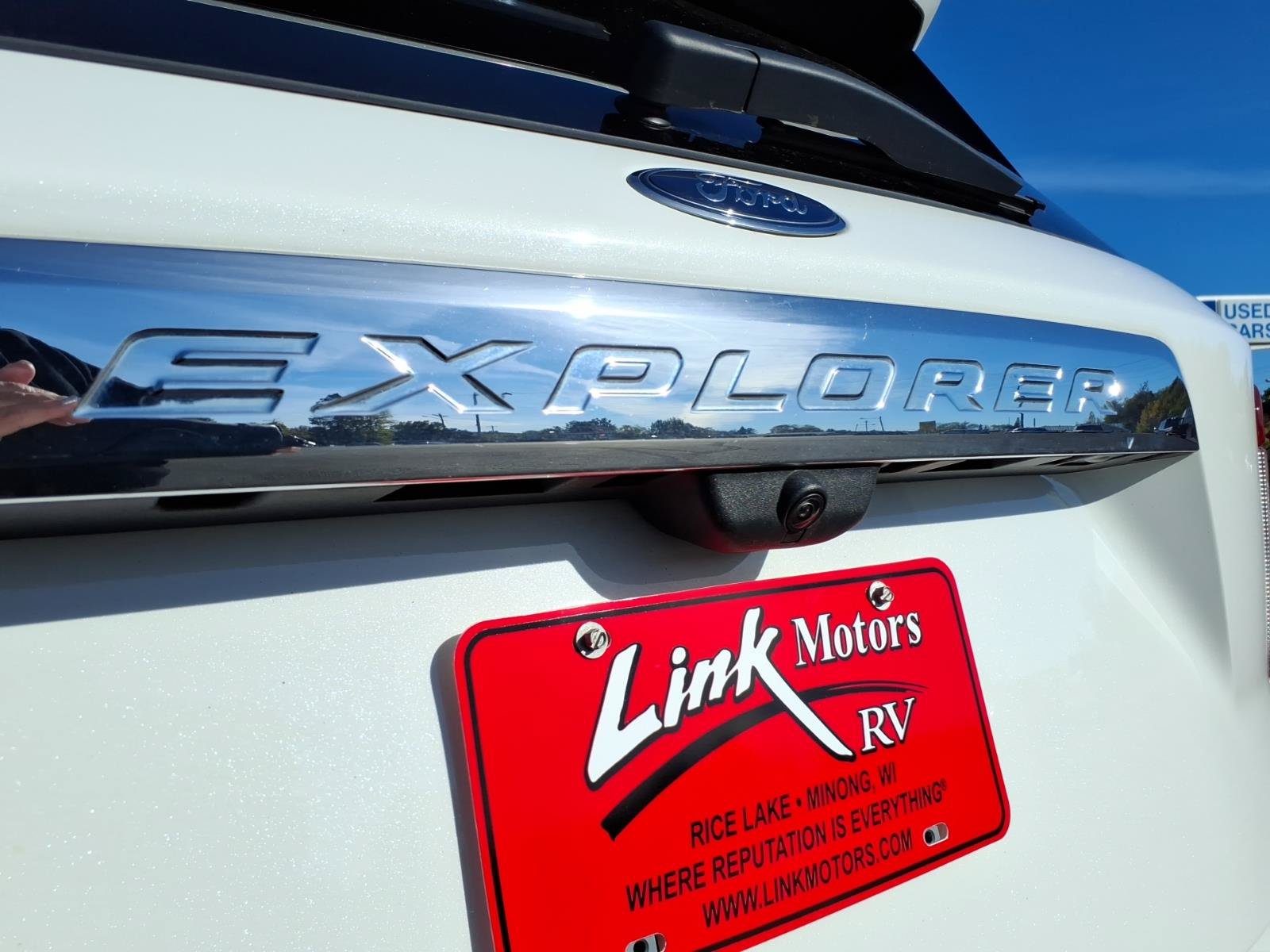 Used 2023 Ford Explorer XLT w/ Equipment Group 202A AWD/4WD image 4