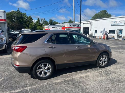 Used 2019 Chevrolet Equinox LT image 2