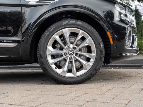 Used 2023 Bentley Bentayga Extended Wheelbase image 6