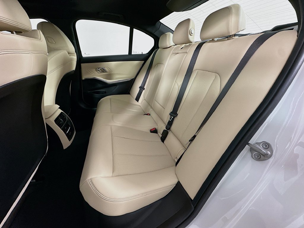 Used 2026 BMW 330i Sedan w/ Convenience Package RWD image 17