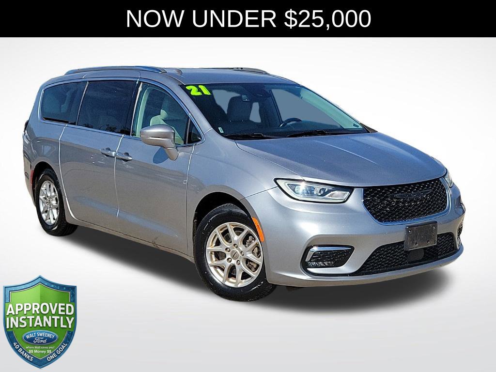 Used 2021 Chrysler Pacifica Touring-L FWD image 1