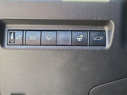 Used 2020 Toyota RAV4 XLE w/ Convenience Package AWD/4WD image 17