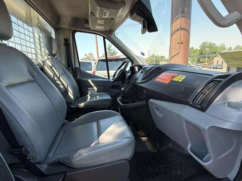 Used 2018 Ford Transit 250 138 RWD image 12