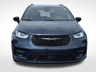 Used 2025 Chrysler Pacifica Limited FWD video 2