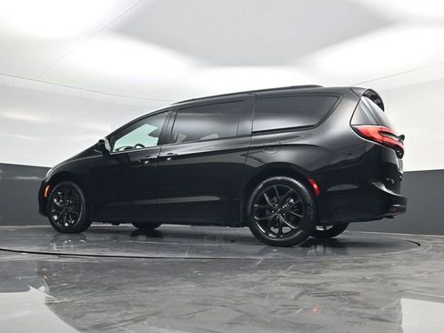 Used 2025 Chrysler Pacifica Limited FWD image 49