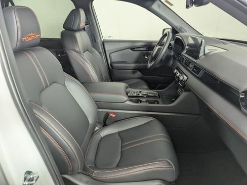 Used 2025 Honda Pilot TrailSport image 23