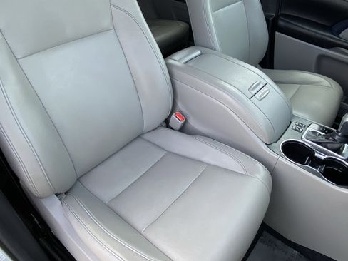 Certified 2018 Toyota Highlander XLE image 11