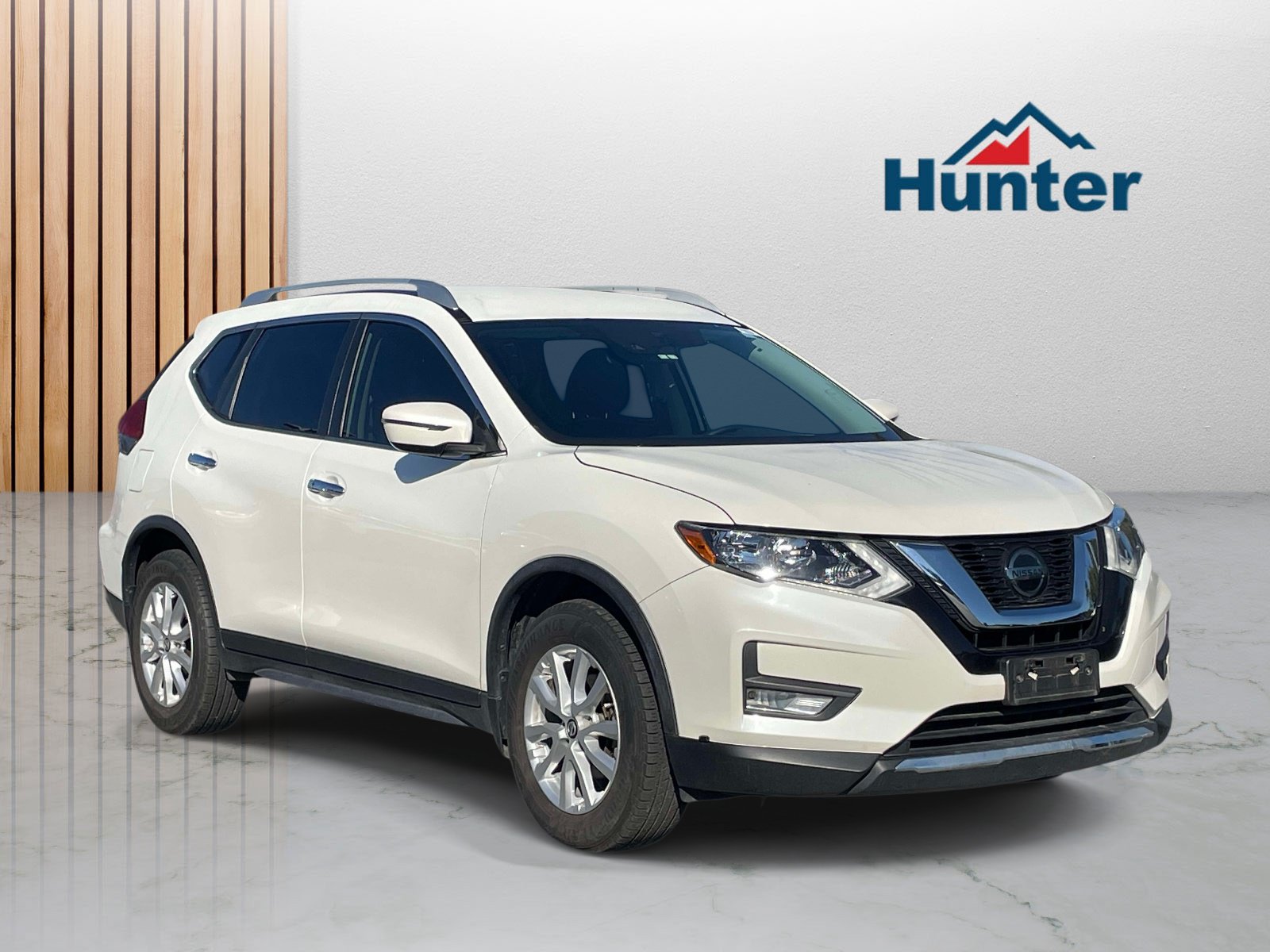 Used 2020 Nissan Rogue SV FWD image 1