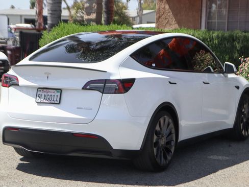 Used 2024 Tesla Model Y Performance AWD/4WD image 10