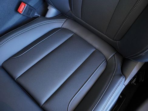 New 2026 BMW 330i Sedan w/ M Sport Package image 11