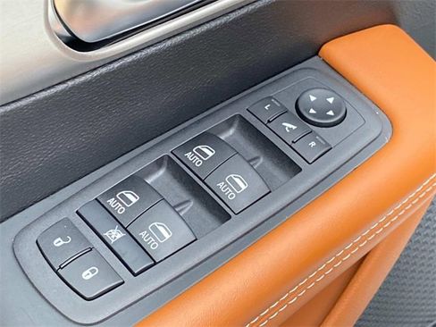 Used 2026 Chrysler Pacifica Pinnacle image 14