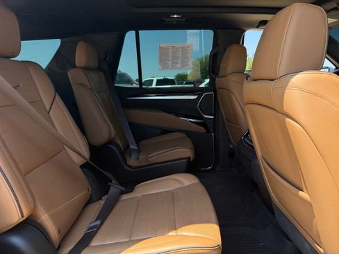 Used 2025 Cadillac Escalade Premium Luxury AWD/4WD image 41