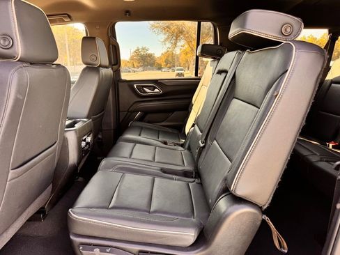 Used 2024 GMC Yukon XL SLT image 11