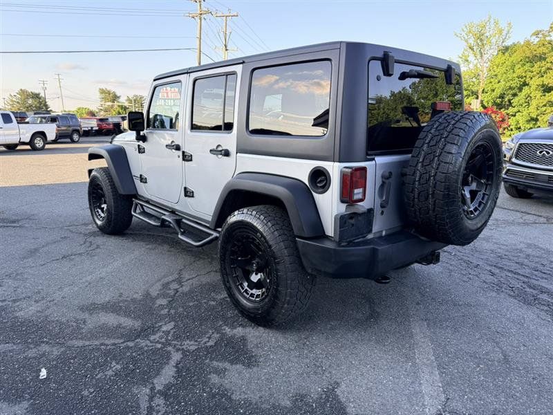 Used 2012 Jeep Wrangler Unlimited Rubicon w/ Max Tow Pkg AWD/4WD image 8