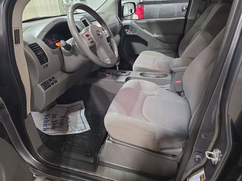 Used 2020 Nissan Frontier SV w/ Midnight Edition Floor Mats image 12