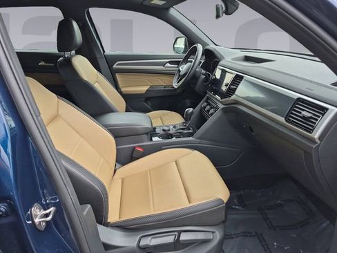 Used 2023 Volkswagen Atlas Cross Sport SE w/ Panoramic Sunroof Package image 17