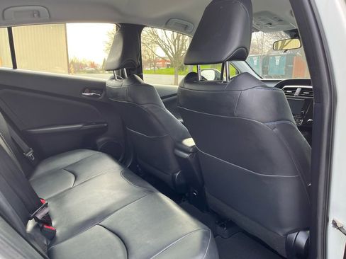 Used 2016 Toyota Prius Three Touring image 12