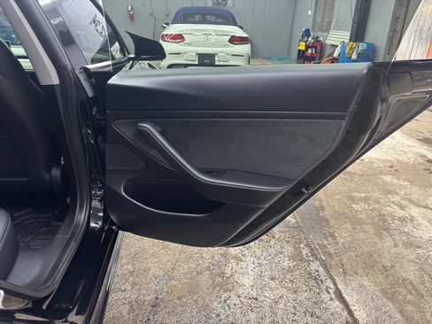 Used 2021 Tesla Model 3 Performance image 19