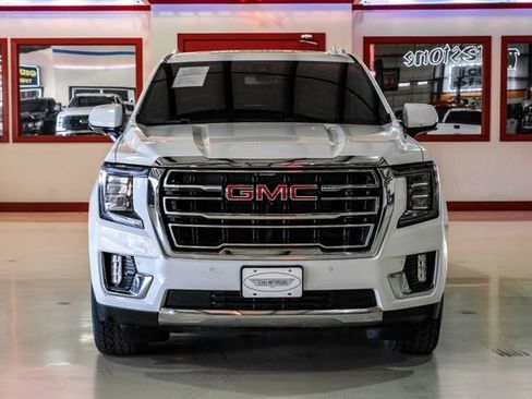 Used 2022 GMC Yukon XL SLT w/ SLT Premium Package image 9