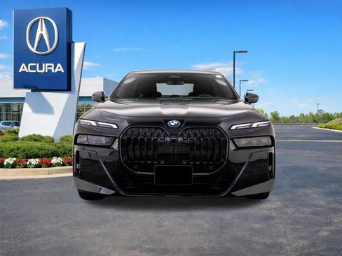 Used 2025 BMW 740i xDrive w/ Premium Package AWD/4WD image 9