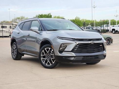 Used 2025 Chevrolet Blazer RS image 2