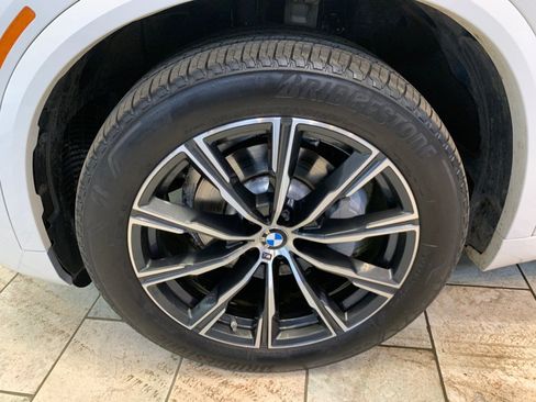 Used 2022 BMW X5 xDrive40i w/ M Sport Package AWD/4WD image 14