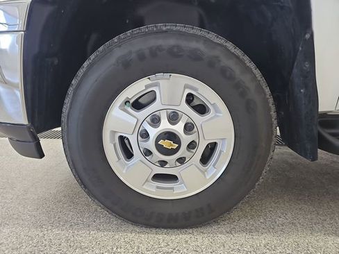 Used 2011 Chevrolet Silverado 2500 LT w/ Interior Plus Package RWD image 21
