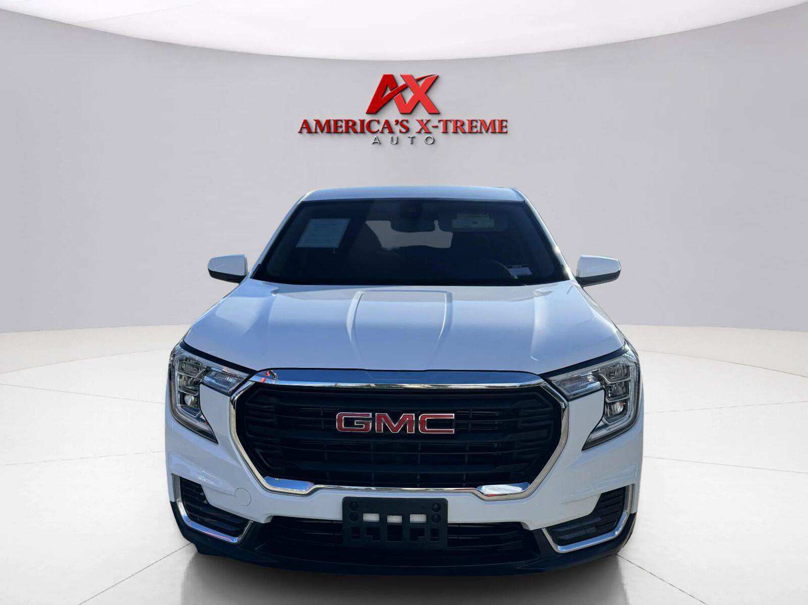 Used 2024 GMC Terrain SLE FWD image 9